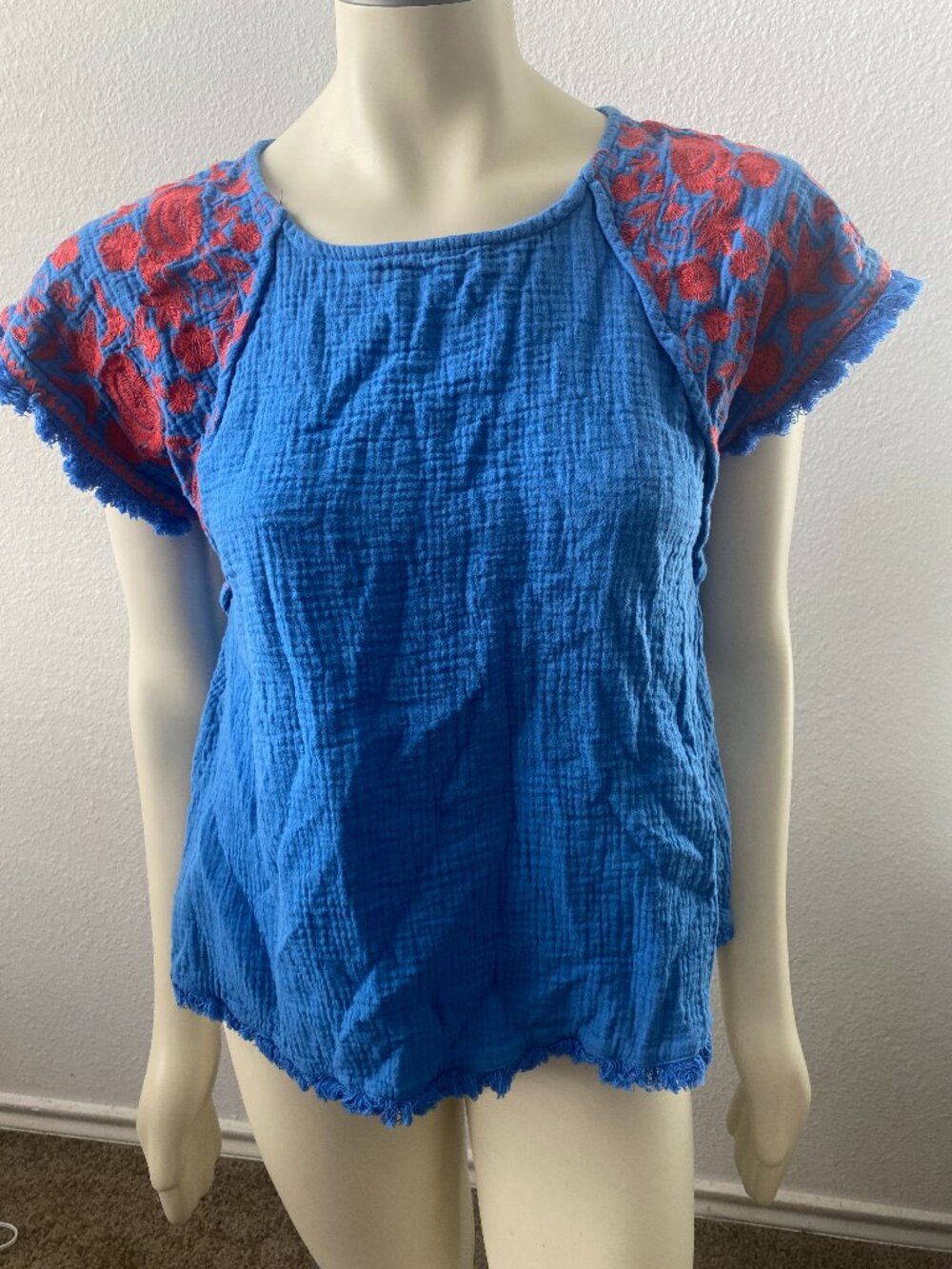 Umgee Gauzy Cotton Red Embroidered Short Sleeve Raw Hem Tee Blouse Size S